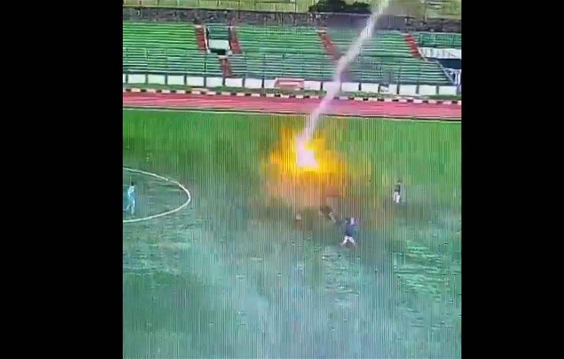 فيديو - لحظة انقضاض صاعقة رعدية على لاعب ومقتله
