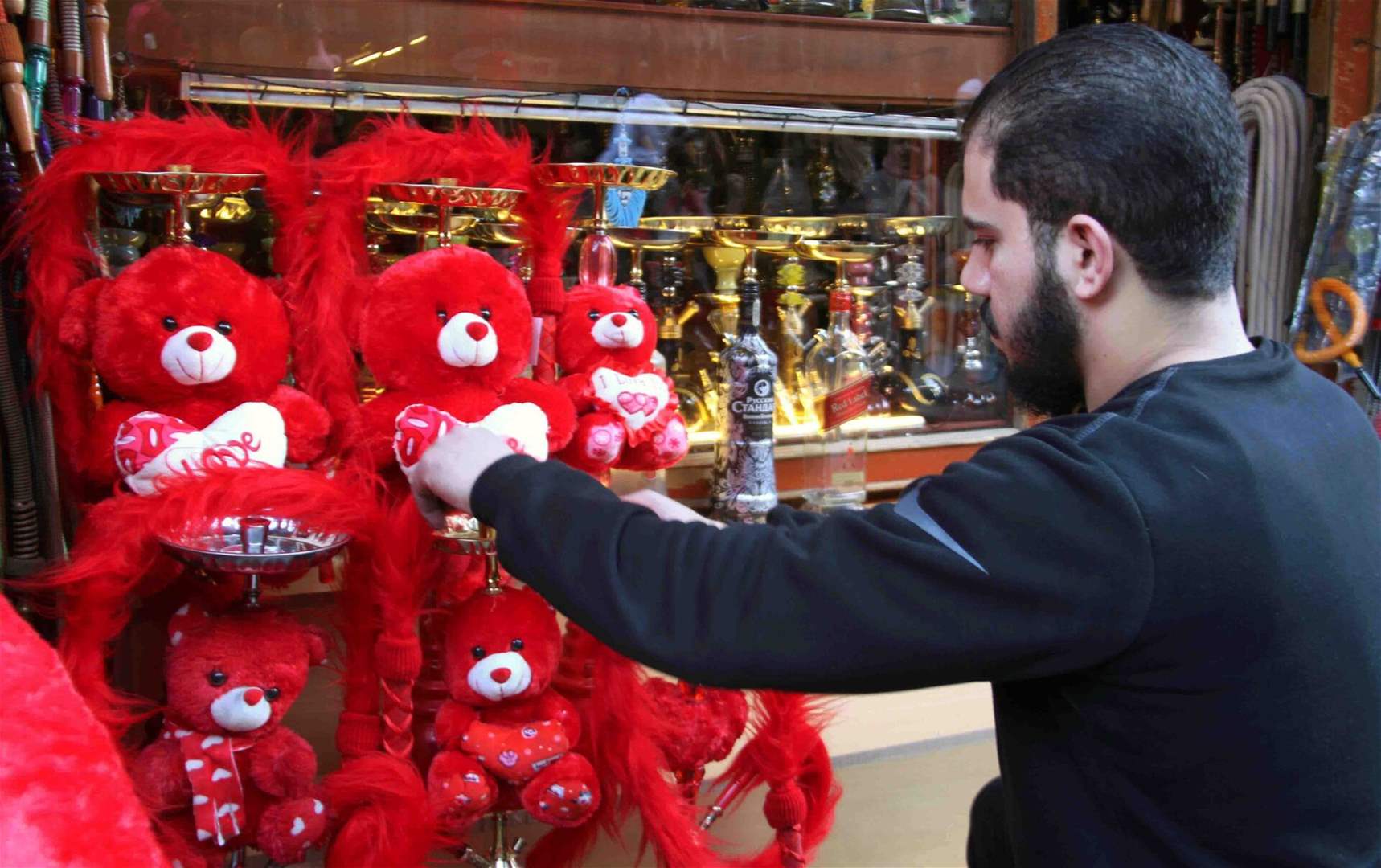 ما السر وراء الدبدوب الأحمر وعلاقته بـ &quot;يوم الحب&quot;؟ 