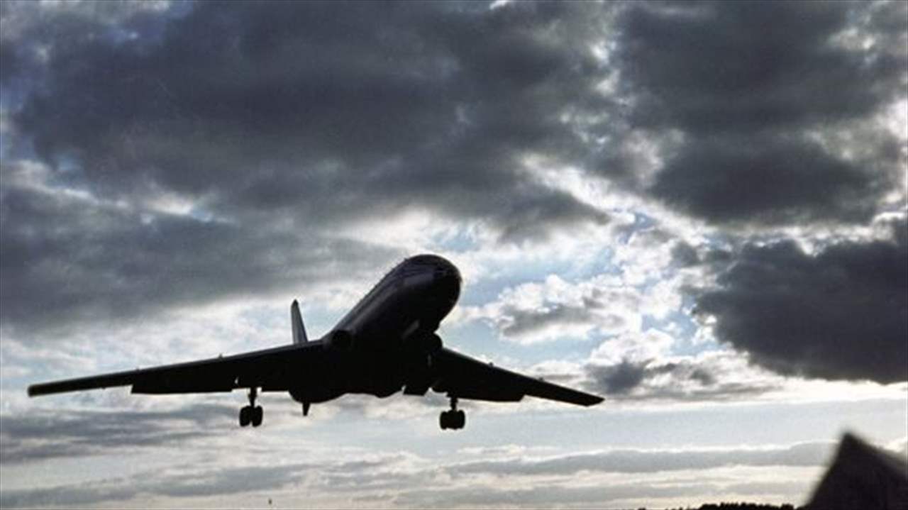 بالفيديو - بين الغيوم... رحلة جوية مثيرة تنتهي بإشتباك في الطائرة!  