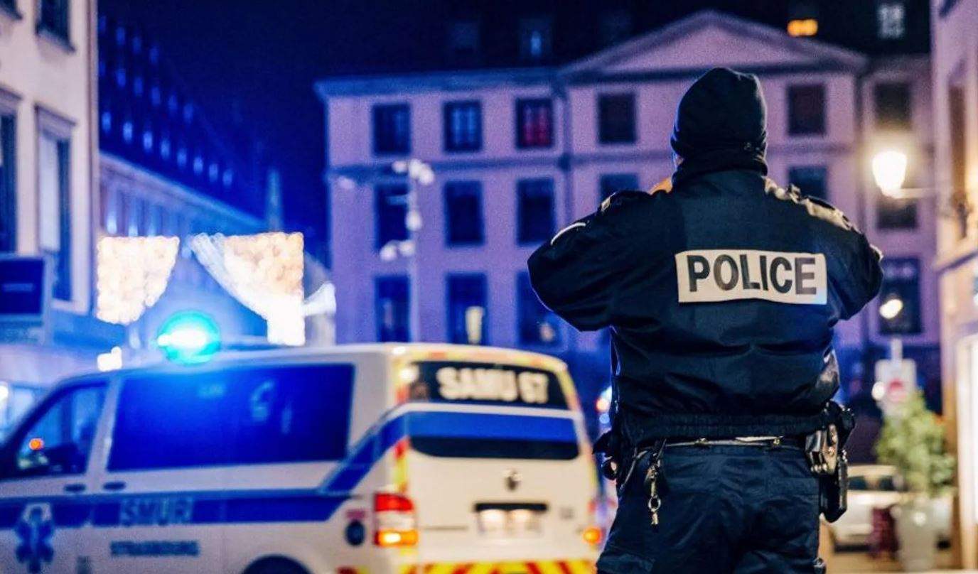 مقتل رجل هدد شرطيين بـ&quot;سكّين جزّار&quot; في باريس