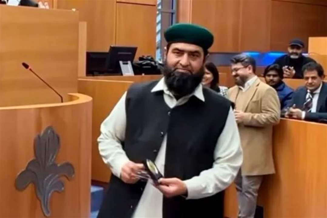 شاهد - إمام يقرأ آية من القرآن الكريم بالبرلمان البلجيكي يثير غضب "إسرائيل"