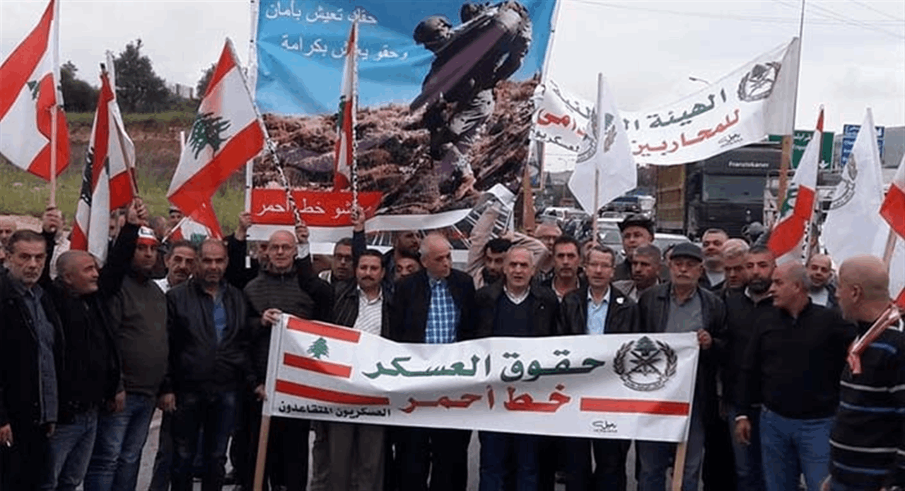 المتقاعدون العسكريون أعلنوا العصيان المدني والامتناع عن تسديد الرسوم والضرائب الجديدة 