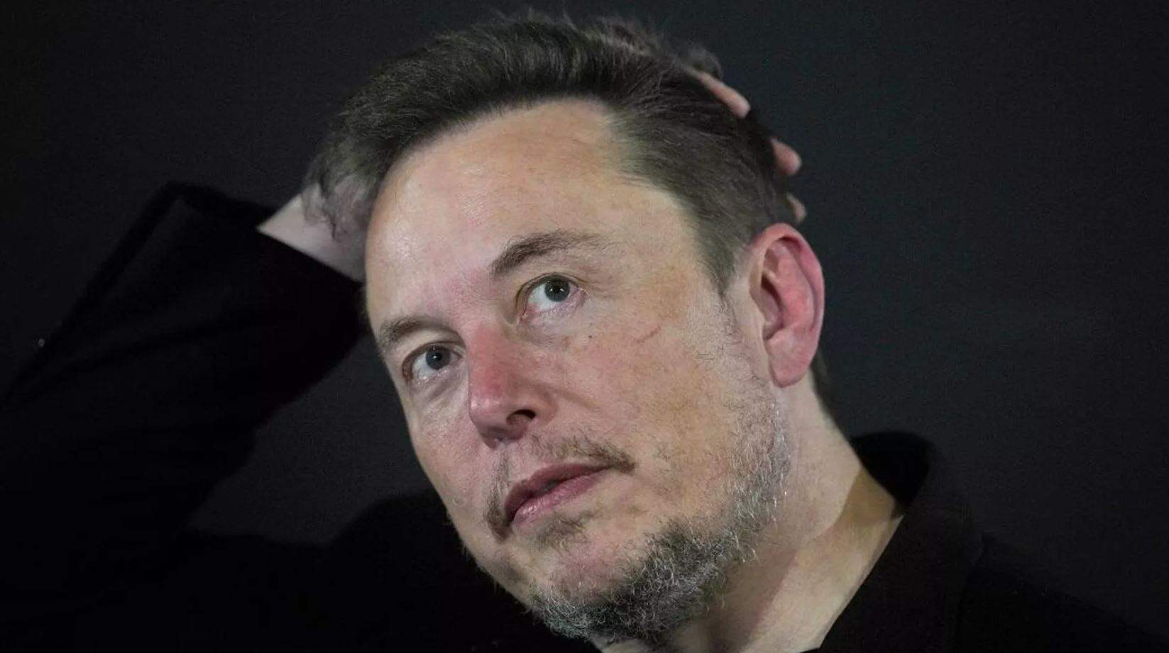 "بقوة الفكر".. ماسك: أول متطوع زُرعت شريحة في دماغه تمكن من التحكم في فأرة الكمبيوتر