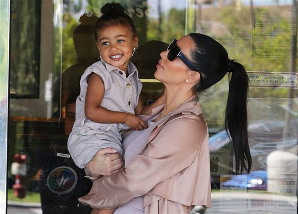 ابنة كيم كارداشيان تدخل قائمة &quot;بيلبورد&quot; وهي تعلق