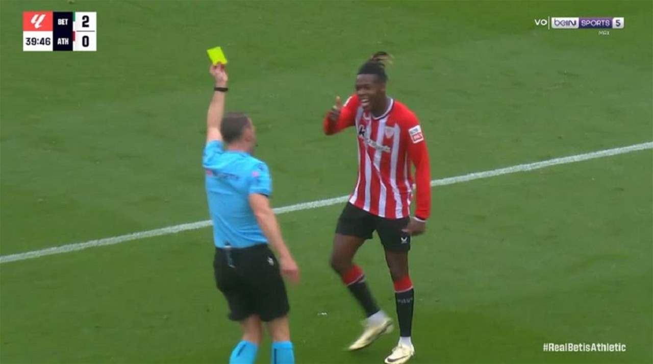 فيديو - نيكو ويليامز يتسبب لنفسه بـ"أغبى طرد في التاريخ"