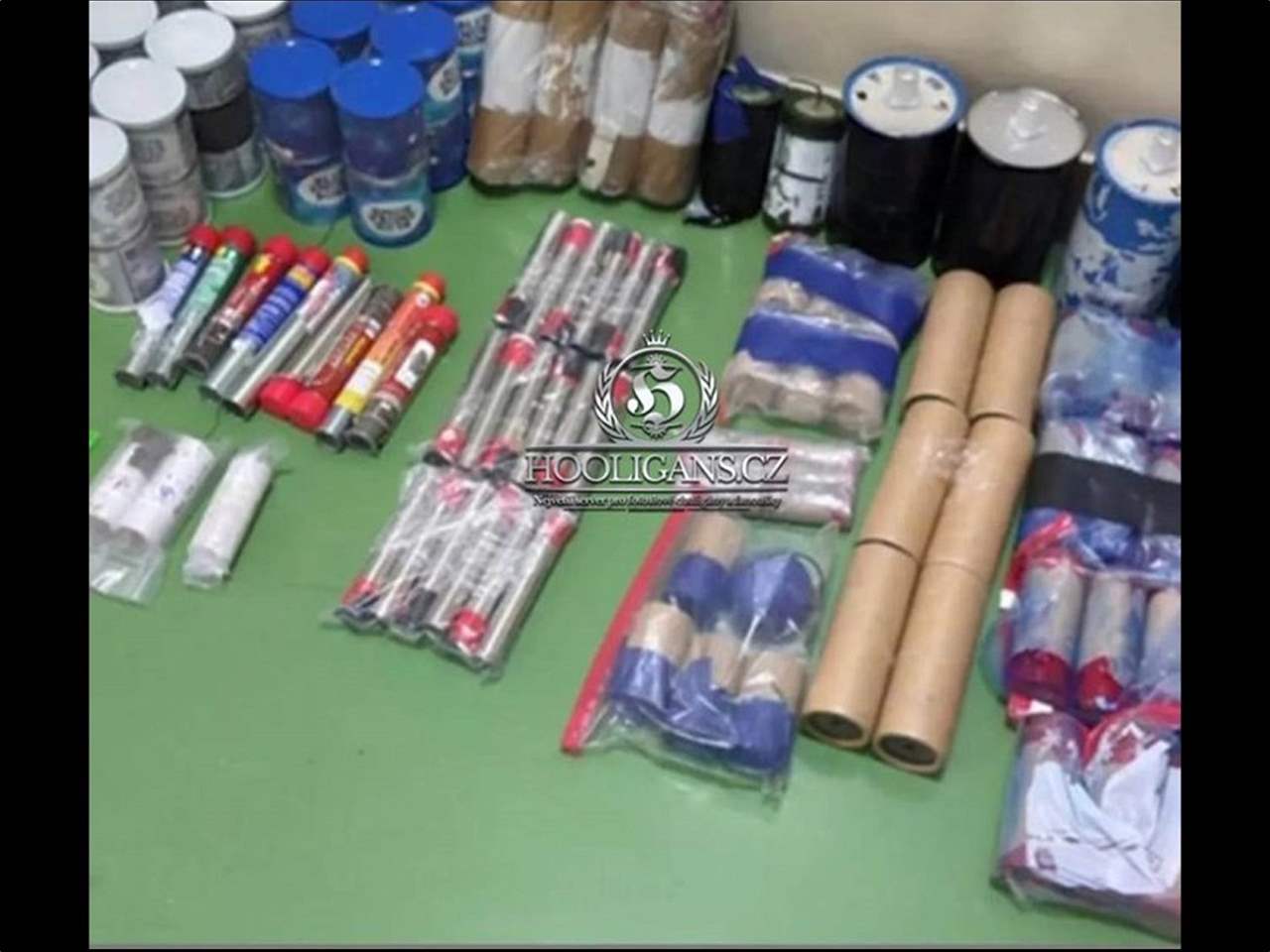 فيديو - مصادرة مشاعل وقنابل قبيل قمّة الدوري الكرواتي