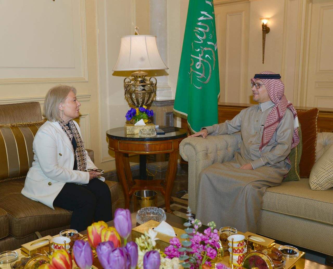 سفير المملكة في لبنان يستقبل السفيرة اليونانية... وهذا ما تم بحثه 