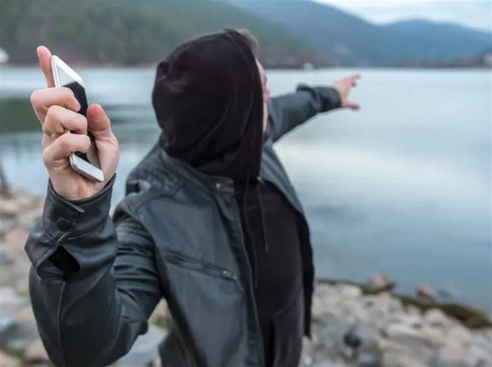 دراسة تحذر من عواقب استخدام الهاتف الذكي لأكثر من ساعتين يومياً