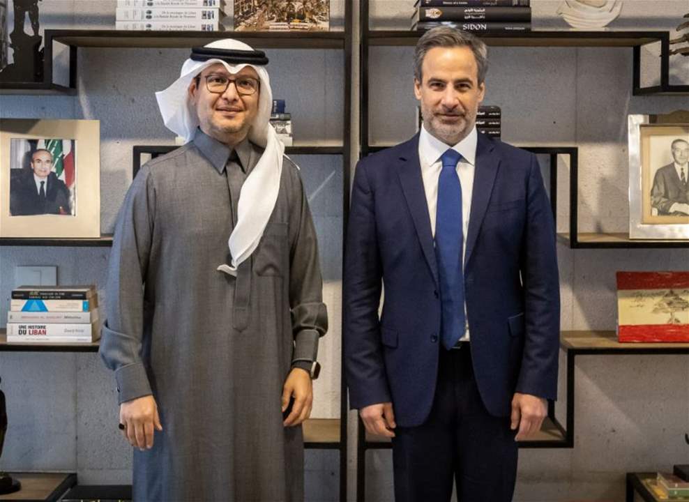  معوض استقبل السفير السعودي وليد البخاري وعرض معه الاوضاع في لبنان والمنطقة  