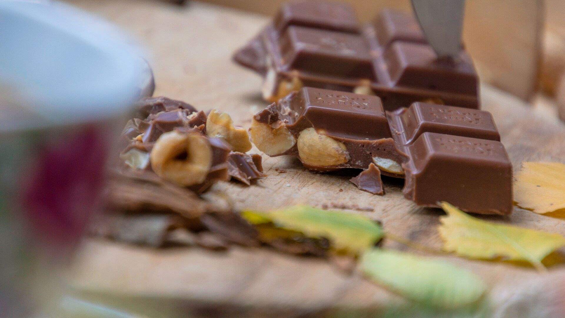 الشوكولاتة على الريق... هل هي مزاجًا رائعًا أم "مصيبة" لصحتك؟