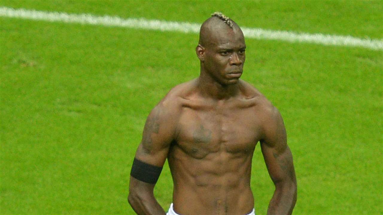 فيديو - مزحة جديدة مجنونة من بالوتيلي !!