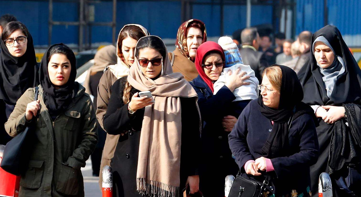 توقيف شابتين في إيران.. بعد انتشار فيديو "الرقص"