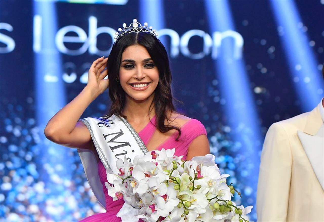 والدة ياسمينا زيتون تتأثر بعد تتويج ابنتها وصيفة أولى لـ ملكة جمال العالم