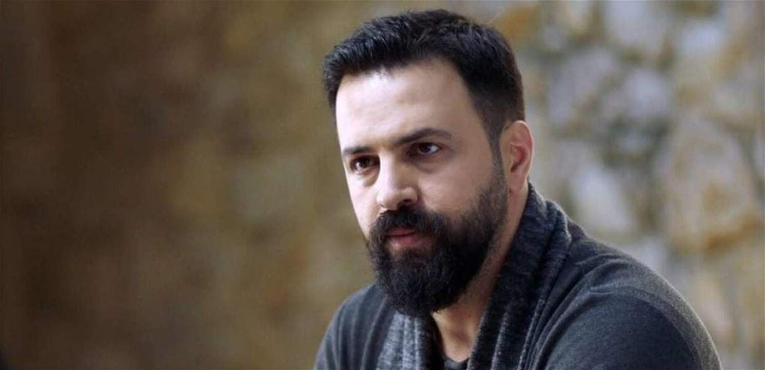 ابن تيم حسن يلفت الانظار بجماله في ظهور نادر له .. بات شبه والده تماما