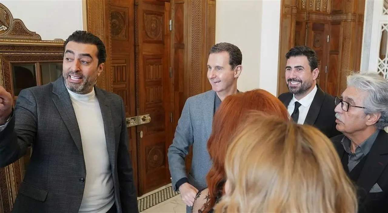 موقف طريف بين الرئيس بشار الاسد و باسم ياخور يتصدر التريند.. اليكم ما حصل بينهما خلال لقائهما الاخير