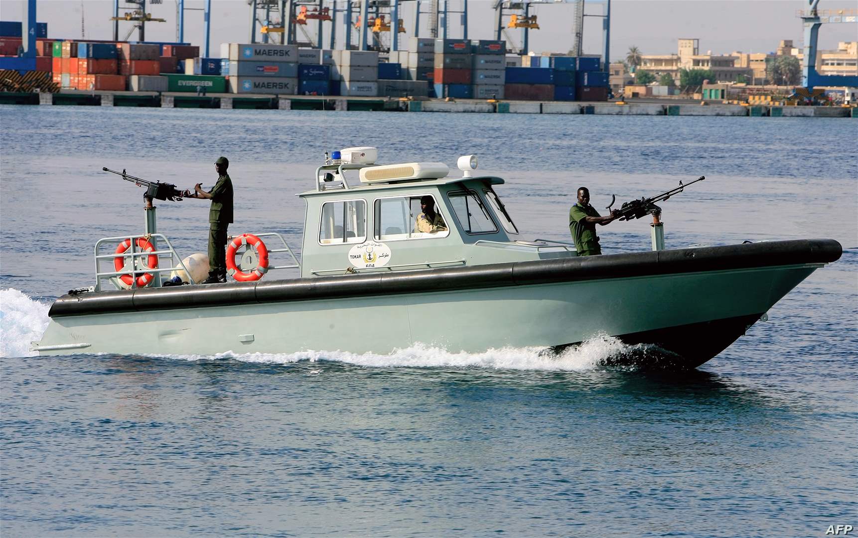 "أنصار الله" تعلن توسيع عملياتها واستهداف سفينة إسرائيلية وبارجة أمريكية 