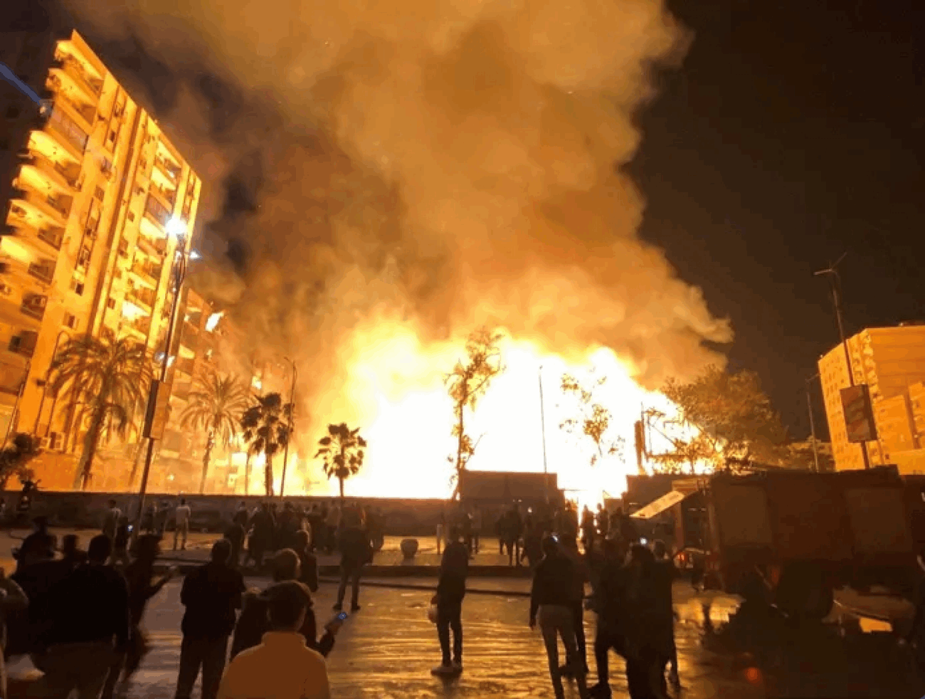 بالفيديو والصور  - حريق ضخم يلتهم استوديو الأهرام جنوبي القاهرة