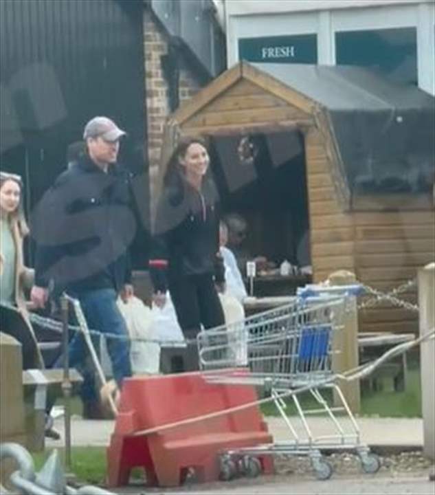   أول فيديو للأميرة كيت ميدلتون بعد الإشاعات التي تعرضت لها حول حالتها الصحية وعلاقتها بالأمير ويليام .. للمشاهدة:   