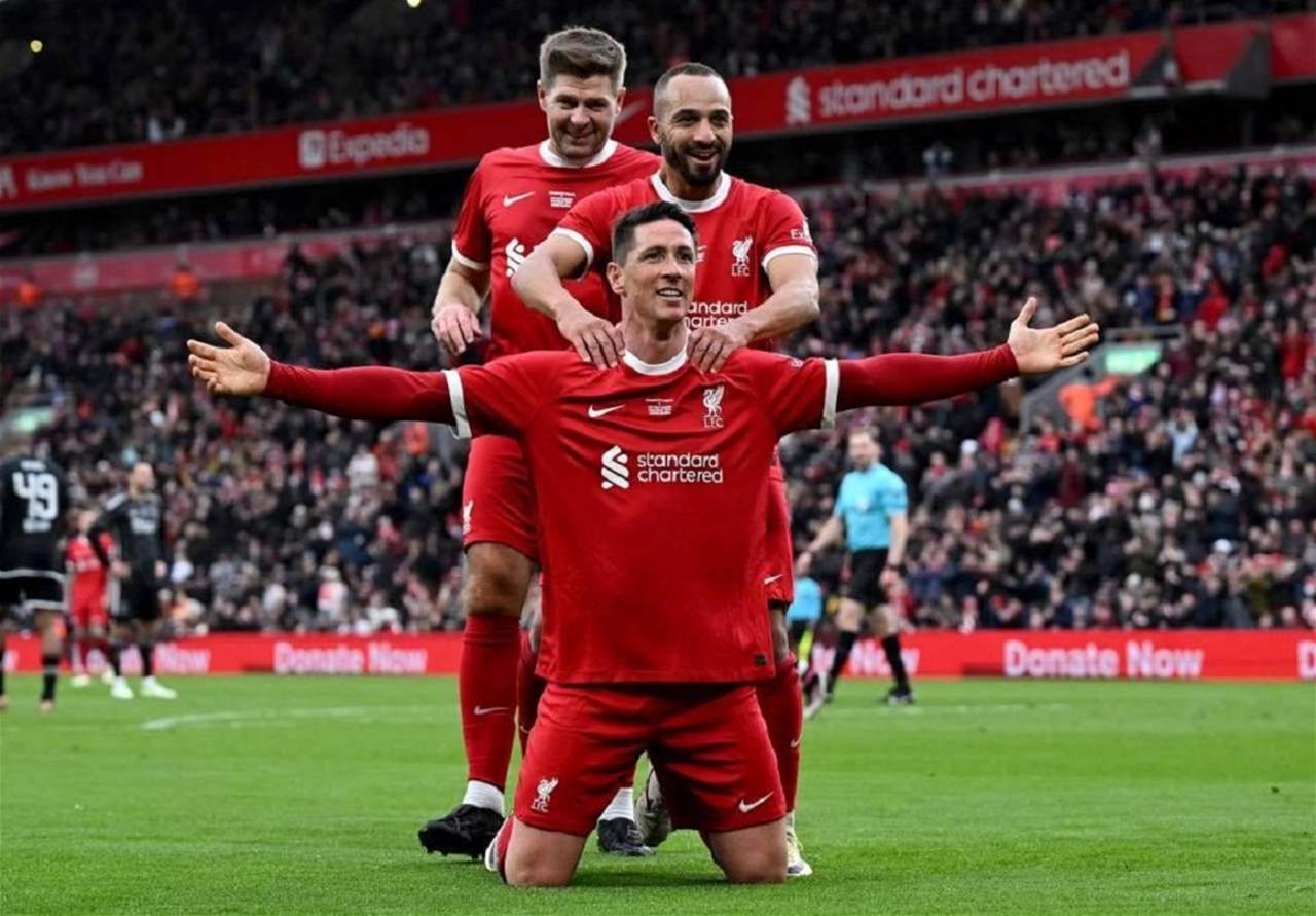 فيديو - عودة توريس تقسم جمهور الأنفيلد