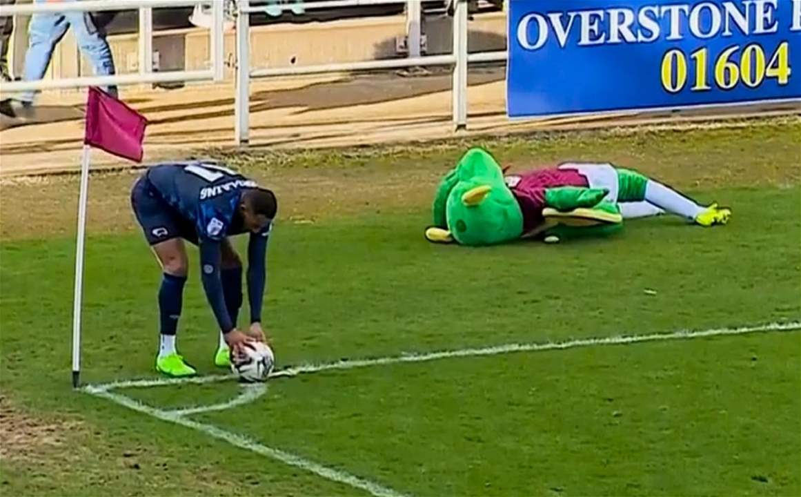 فيديو - التميمة تقدّم أكثر "التمثيليات" كوميدية في كرة القدم