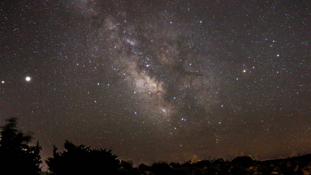 "يحدث مرة واحدة في العمر"... الارض على موعد مع انفجار كوني
