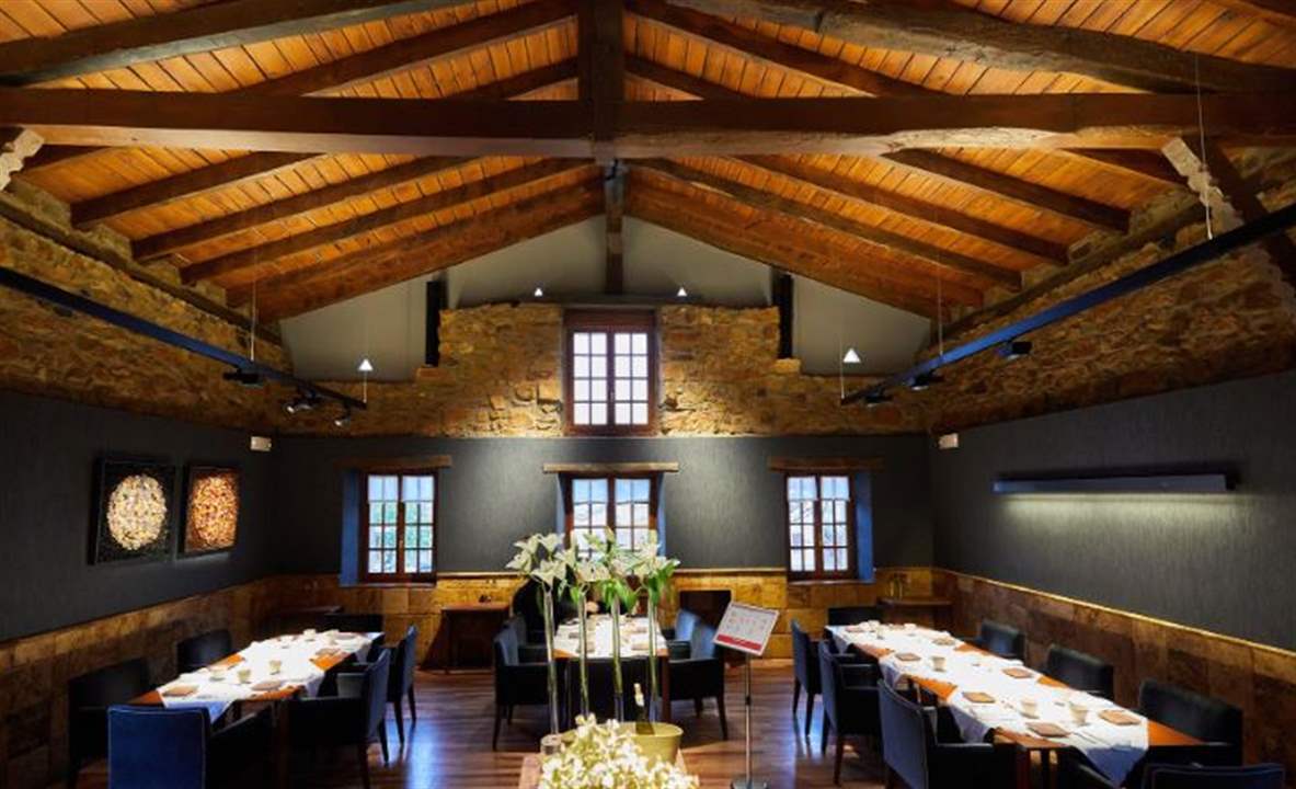 مطاعم إسبانيا تفرض رسوما إضافية على السائحين... والسبب؟ 