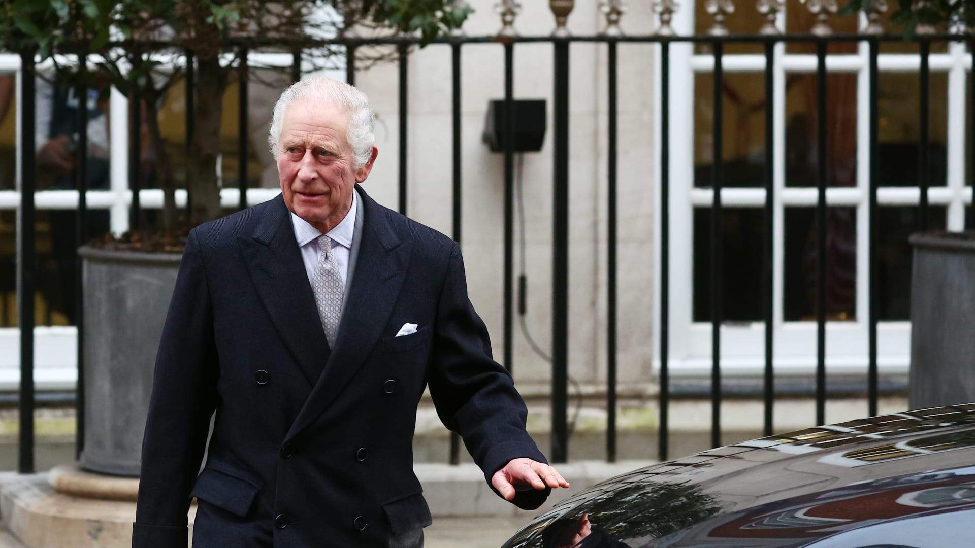 رغم إصابته بالسرطان.. الملك تشارلز يشارك بقداس عيد الفصح 