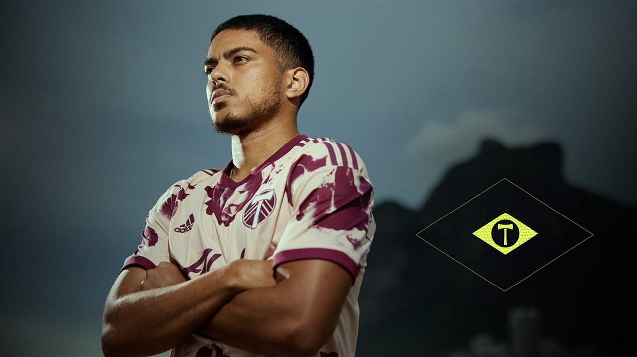 فيديو - هدف صاروخي من خارج منطقة الجزاء