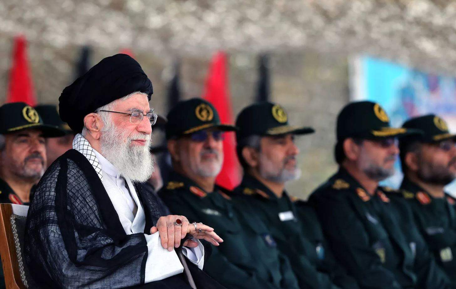  باللغة العبرية.. خامنئي يتوعد "إسرائيل" بالندم