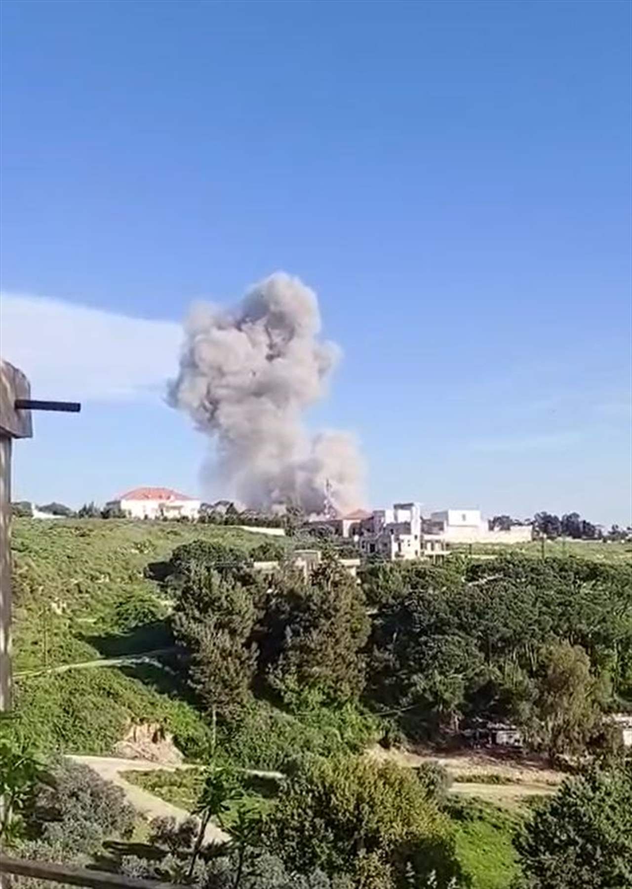 بالفيديو - مراسل الجديد: الطيران الحربي الإسرائيلي يستهدف بلدة مرجعيون للمرة الأولى