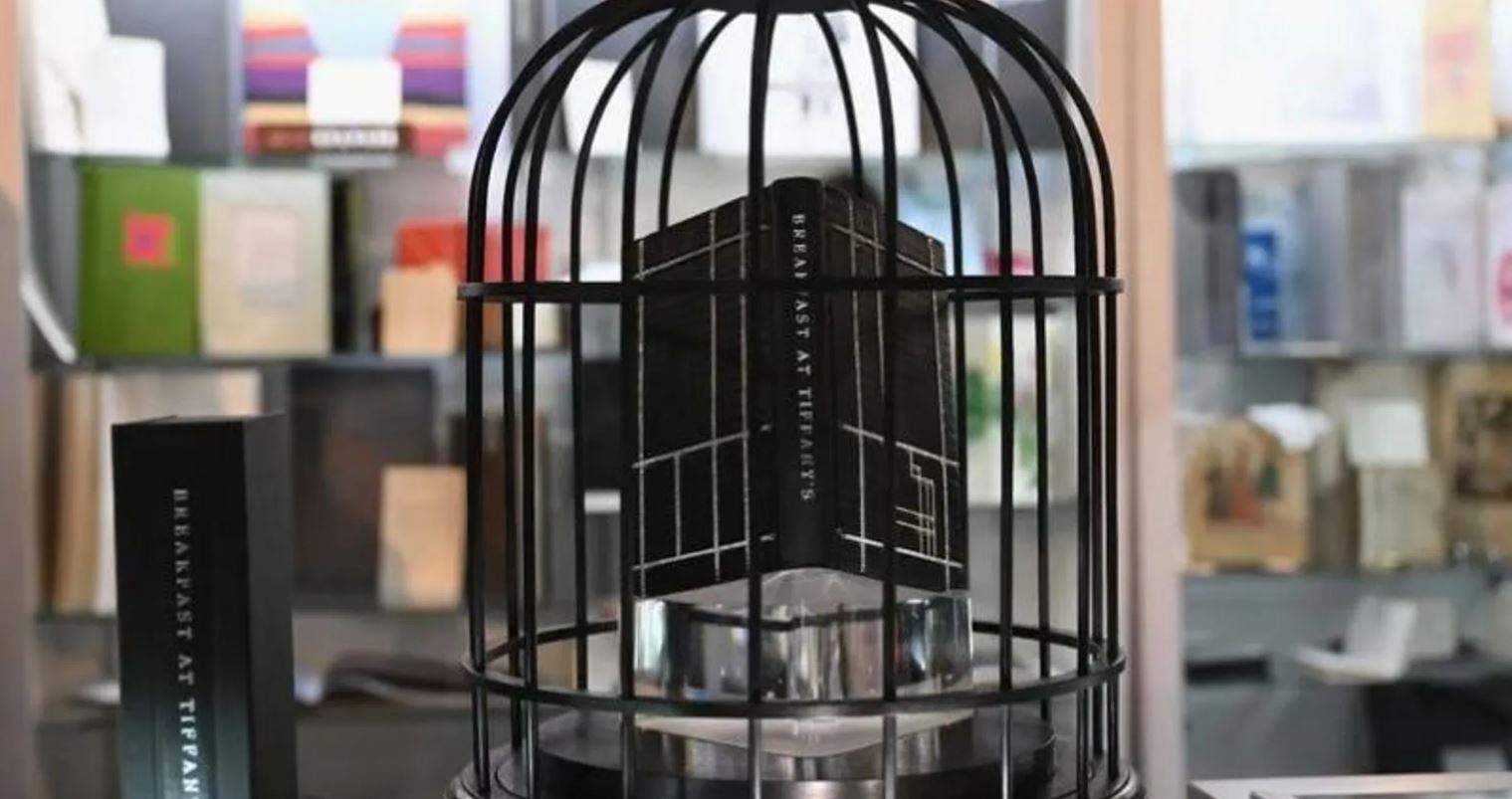 كتاب مطروح للبيع بسعر يتخطى "المليون دولار"! 