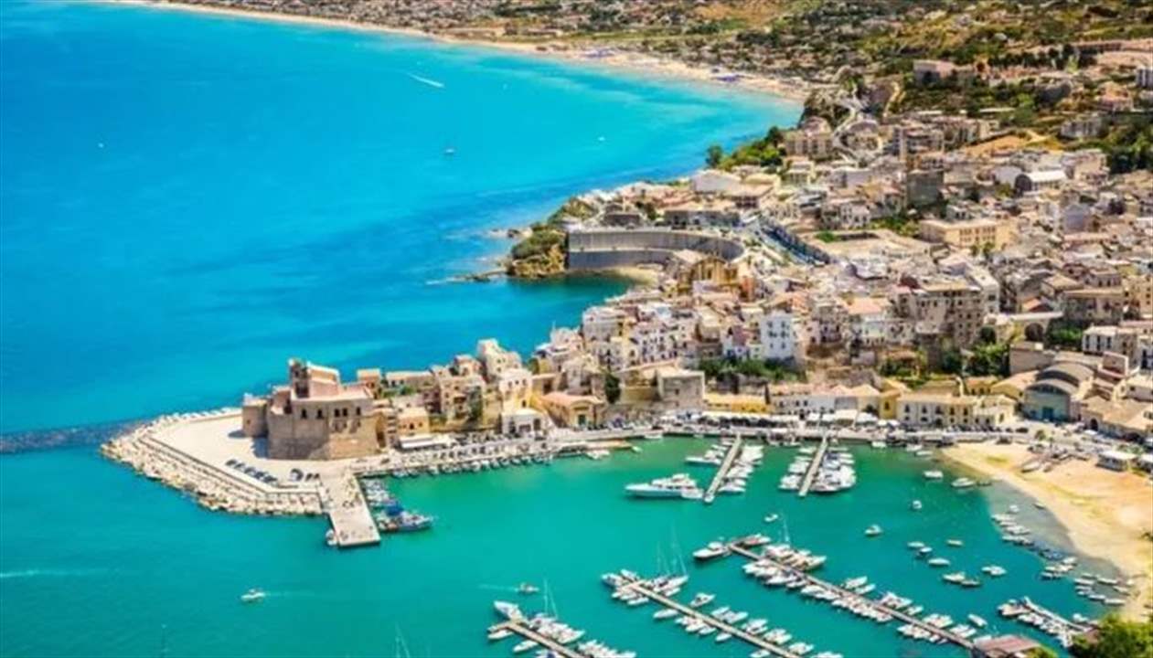 قرى تعرض منازل مقابل دولار واحد.. ما حقيقتها؟!