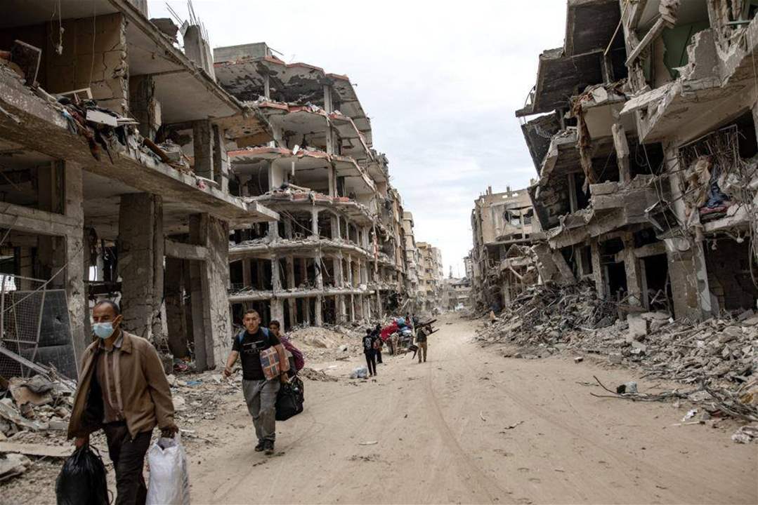 أهالي خان يونس يتفقدون حجم الدمار.. وإنتشال 381 جثة لشهداء بمحيط مجمع الشفاء