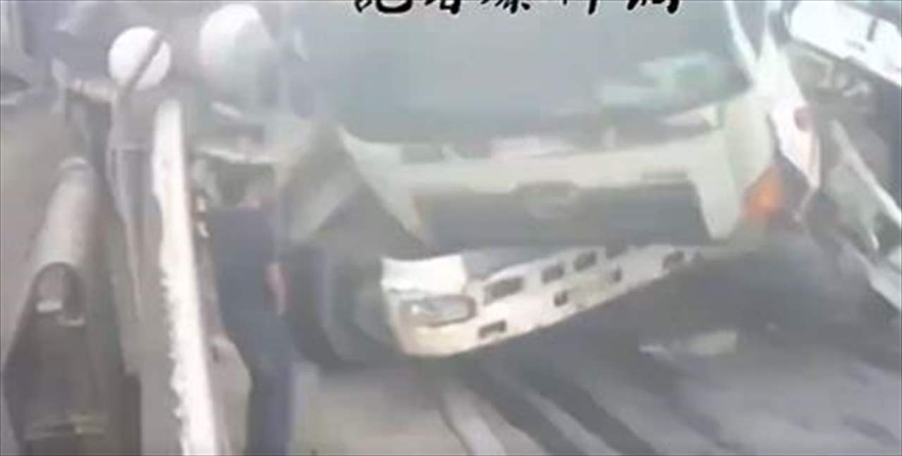 "اللي الو عمر ما بتقتلو شدة" .. فيديو لا يصدق -  خرج من موت محتم دون أن يخدش حتى!