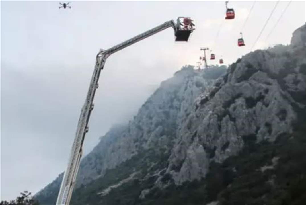 وفاة شخص و184 آخرين علقوا في الهواء ... بالفيديو - انهيار "تلفريك" في تركيا 