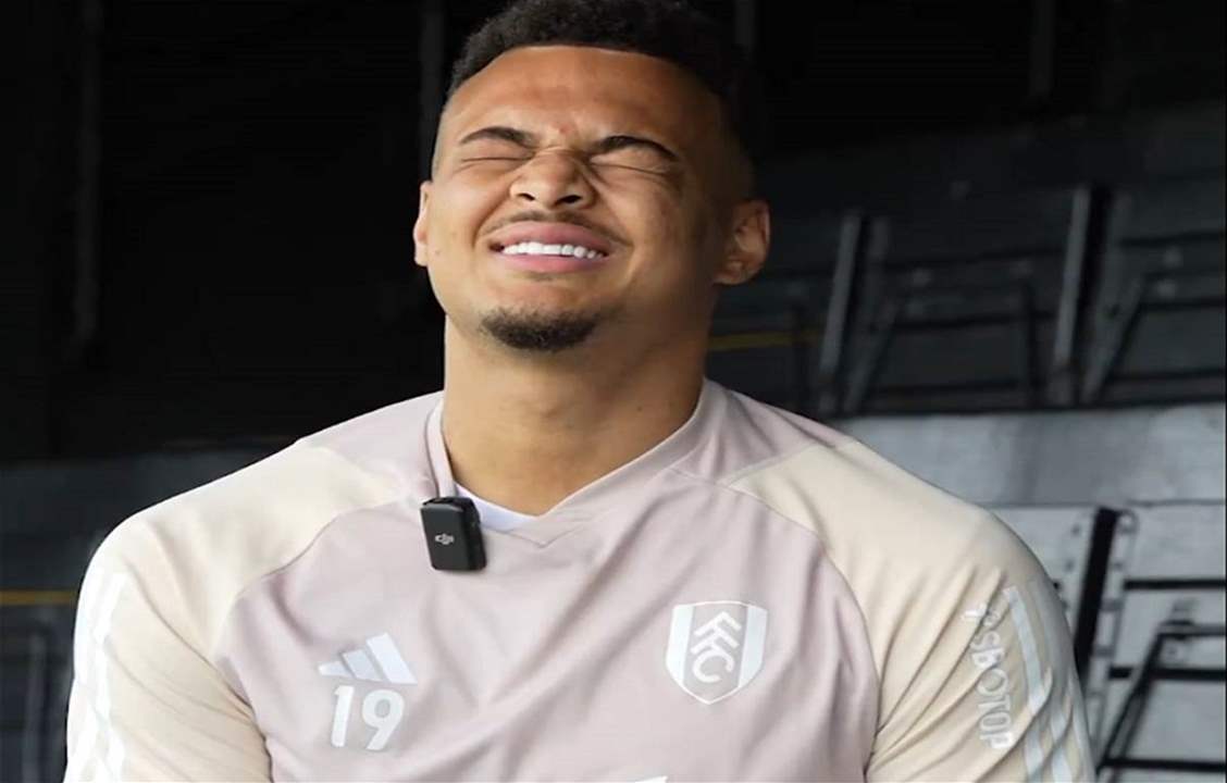 فيديو - بكى وهو يتسلّم جائزة أفضل لاعب