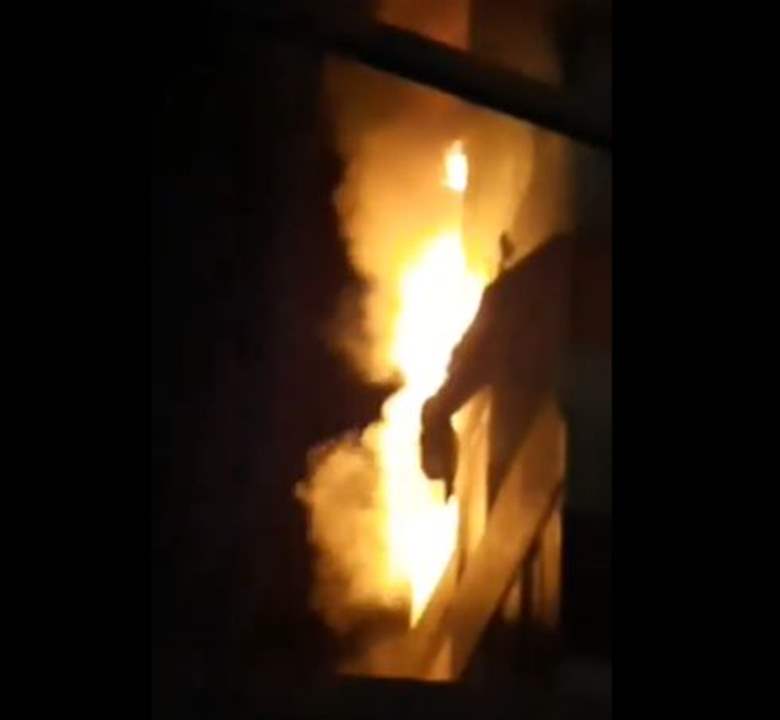 بالفيديو: حريق هائل في مبنى ملاصق لتلفزيون لبنان في تلة الخياط 