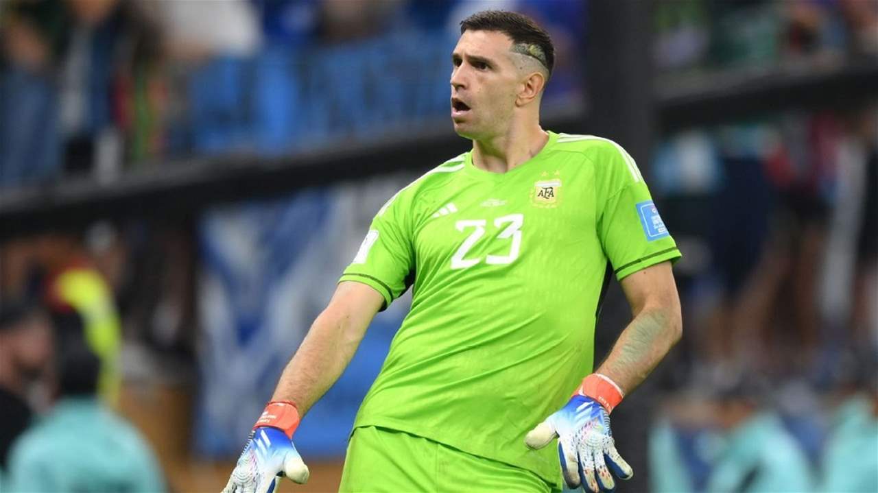 فيديو - إيميليانو مارتينيز يفعلها مجدداً مع الفرنسيين