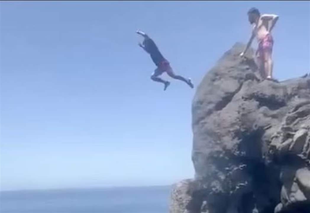 بالصور - أخطأ بتقديره بعد قفزه من علو شاهق فحصل ما لم يكن بالحسبان