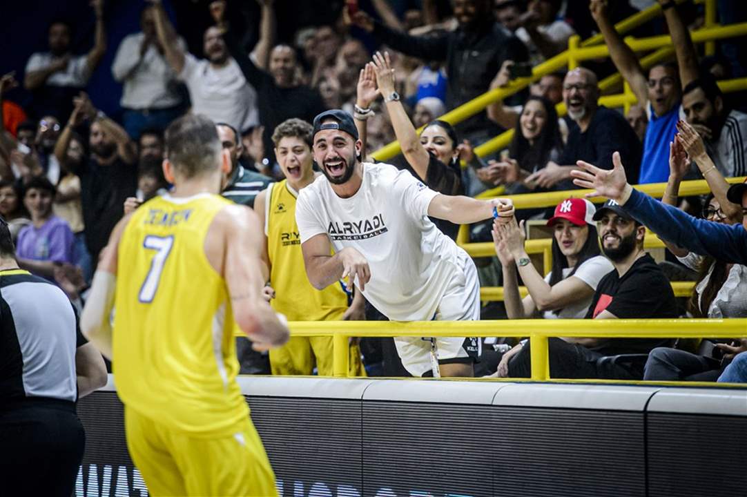 بالصورة - عقوبات بحقّ نادي الرياضي: إيقاف جمهوره لمدة سنة 