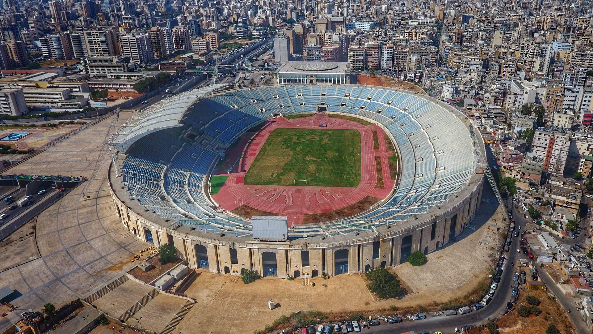 تأهيل أرضية ملعب المدينة الرياضية قريباً بلمسة مصريّة 