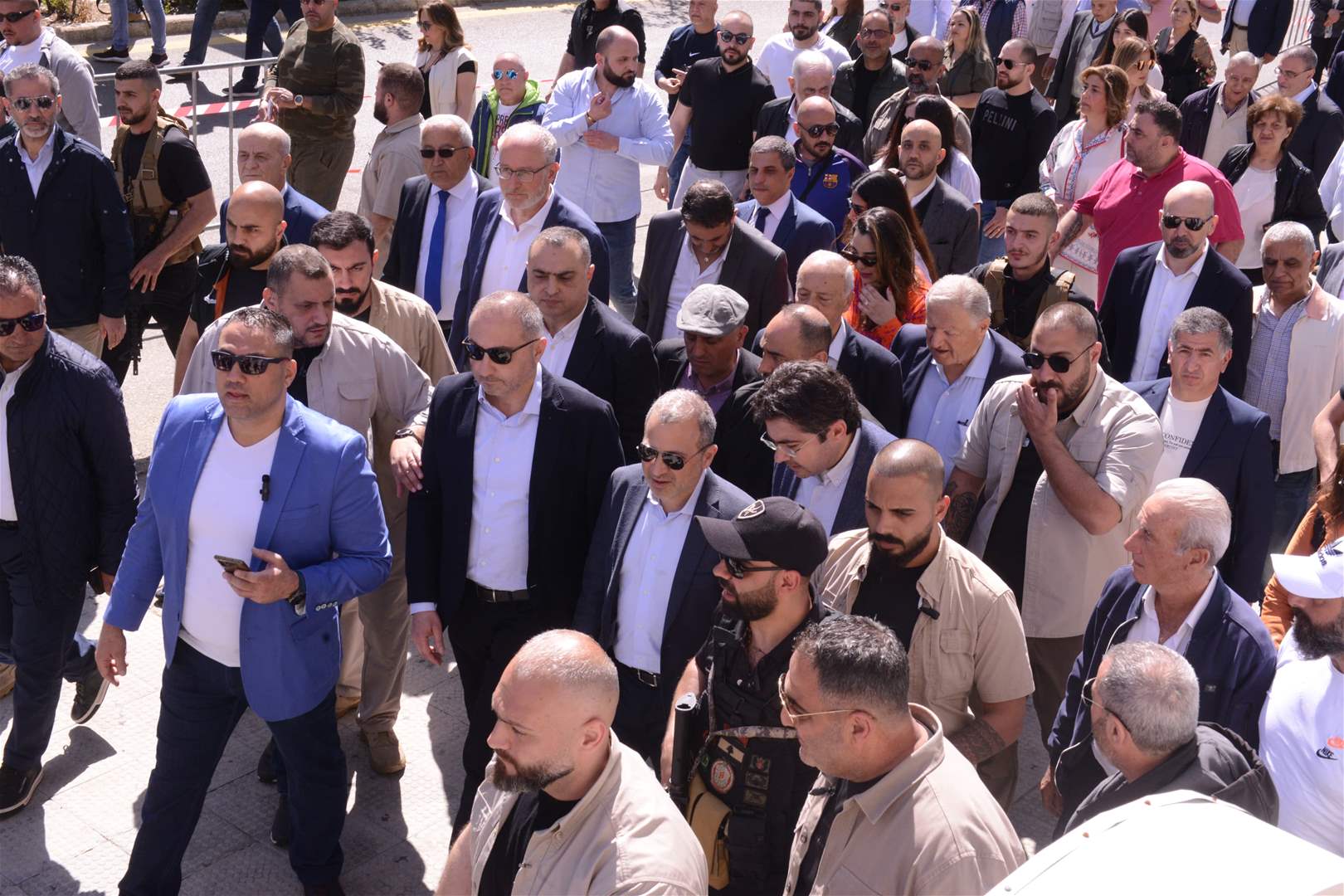 بالصور - باسيل في شوارع جزين وبين الحشود 