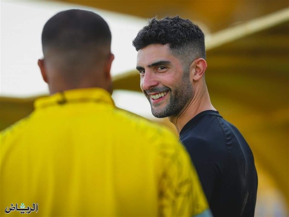 بالفيديو - لاعب كرة قدم "يتغزّل" بالمملكة العربية السعودية.. والسبب؟