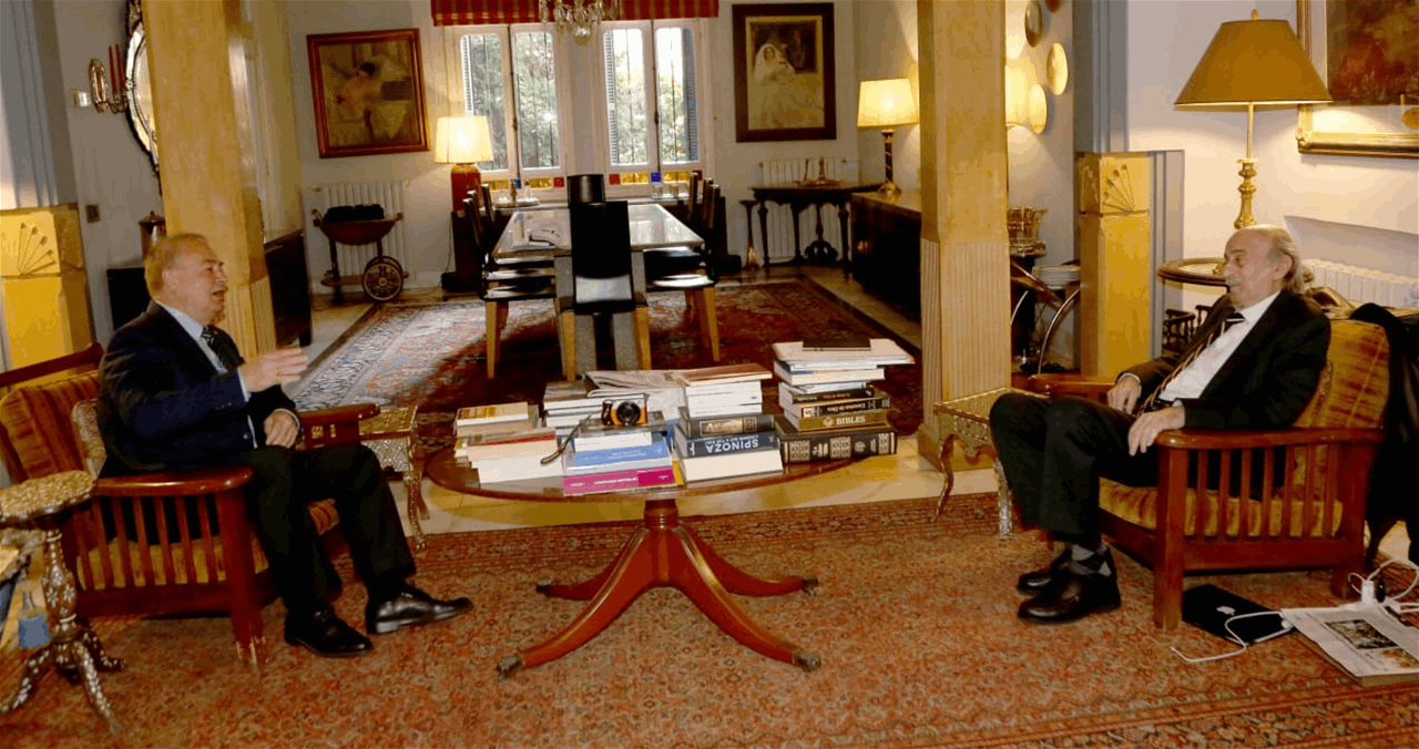 جنبلاط إستقبل السفير الروسي.. وهذا ما تمّ عرضه