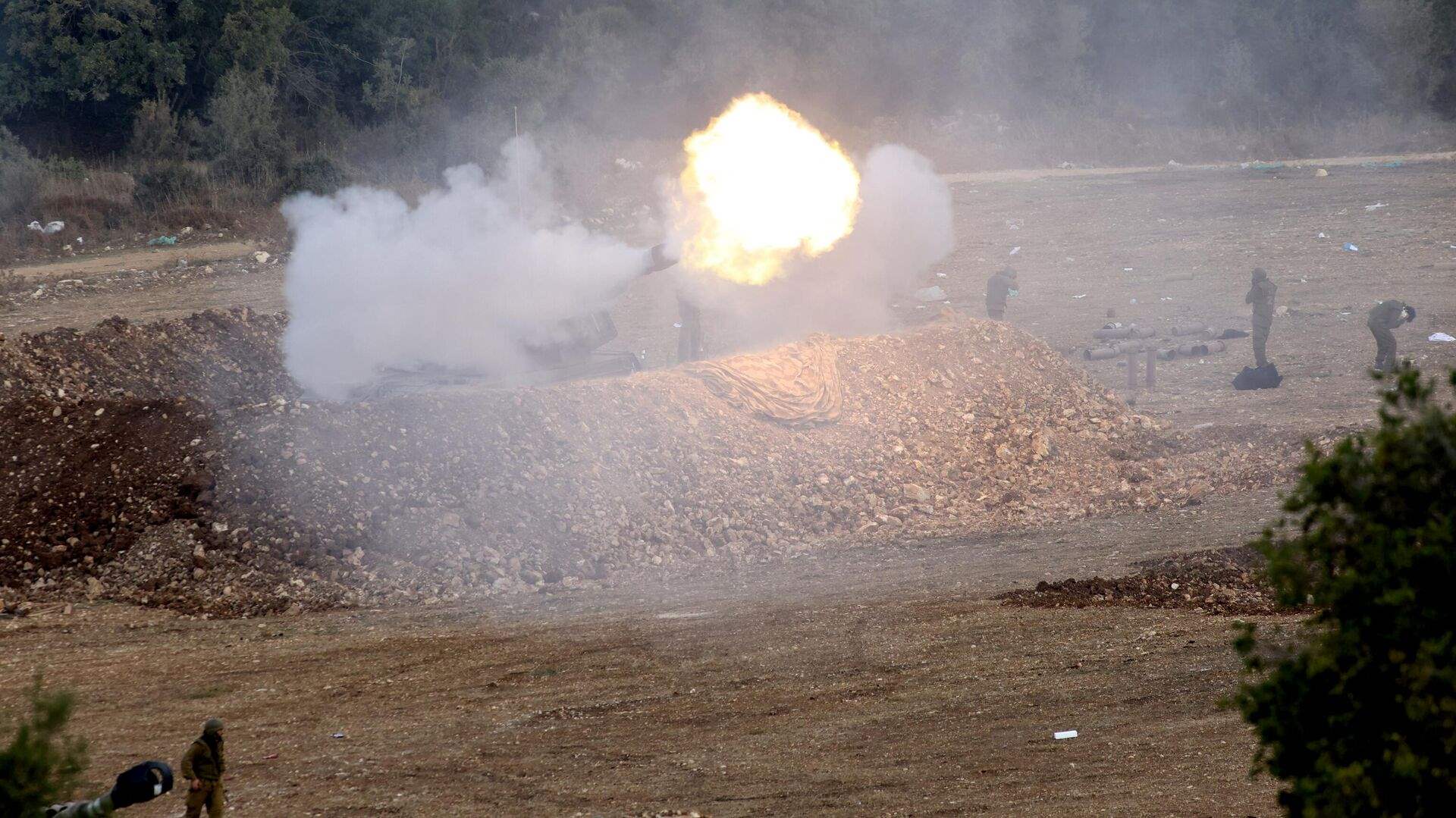 بالفيديو - التصعيد بدأ باكراً.. إستهداف سيارة في عدلون جنوبي لبنان 