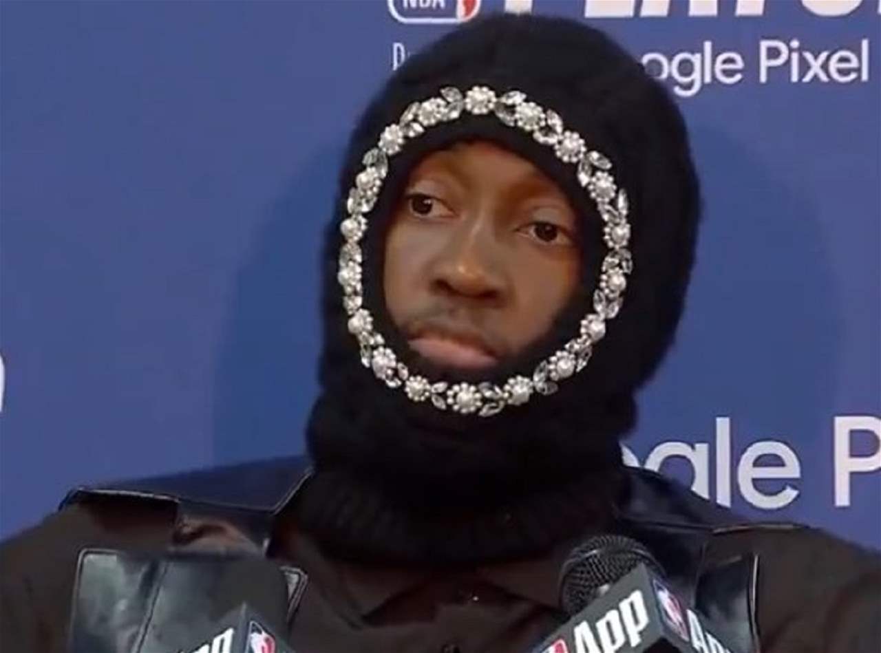 نجم الـNBA في هيئة اللصوص !!