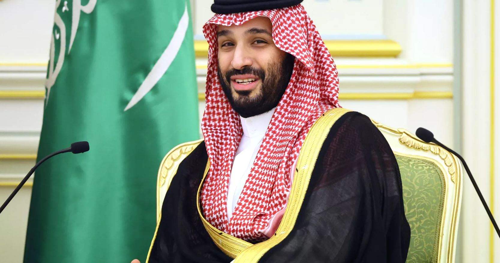 جملة قالها محمد بن سلمان لمحمود عباس تثير تفاعلاً واسعاً