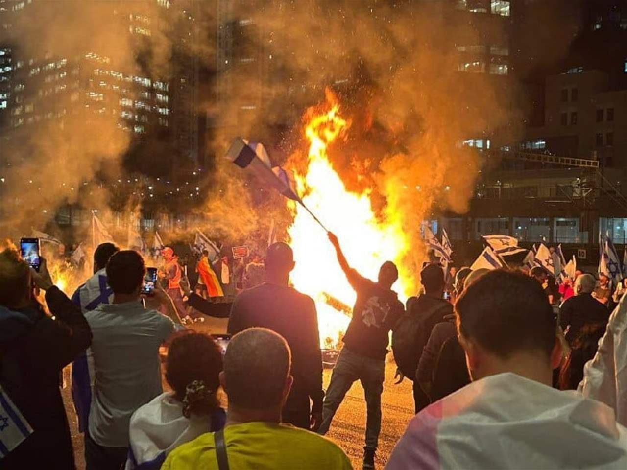 &quot;لصفقة تبادل فورية&quot;.. تل ابيب تغلي وتظاهرات في الميدان! 