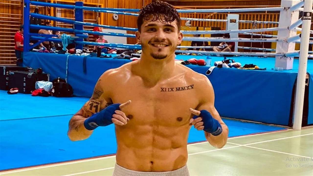 فيديو - ملاكمٌ يدافع عن إمرأة لا يعرفها بضرب معتدي عليها