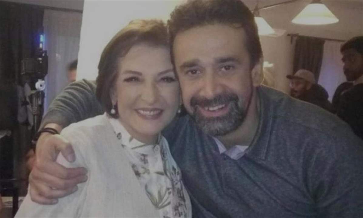 كريم عبد العزيز يُفجع بوفاة والدته